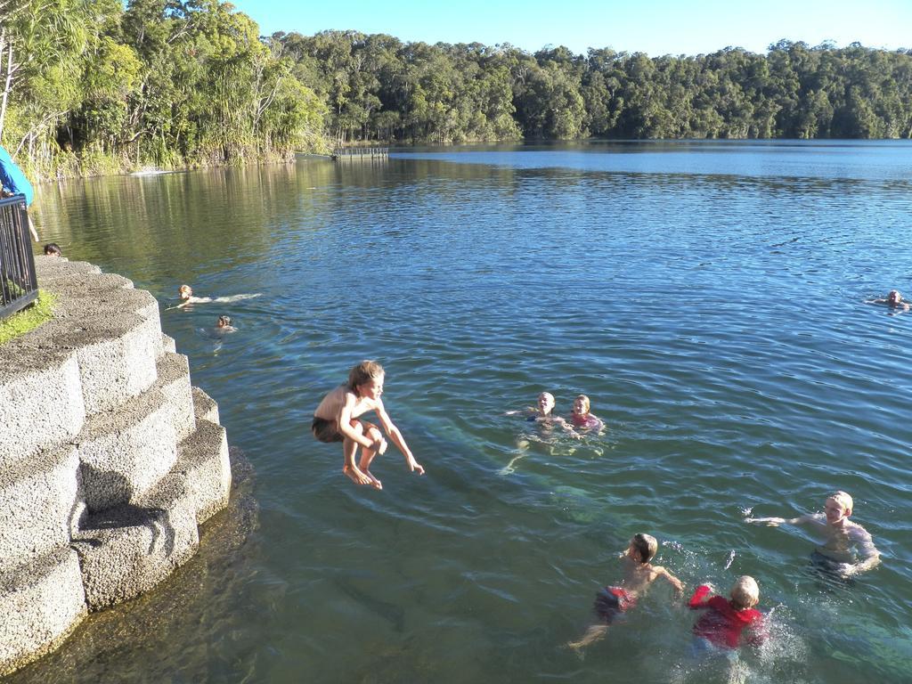 Lake Eacham Tourist Park & Cabins Екстер'єр фото