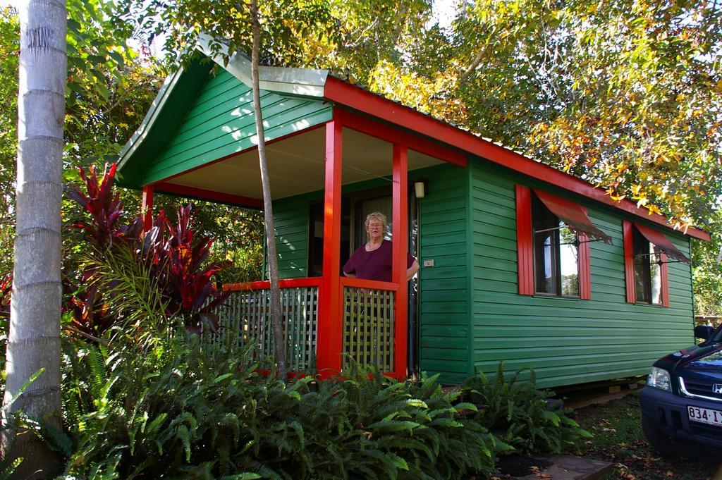 Lake Eacham Tourist Park & Cabins Номер фото