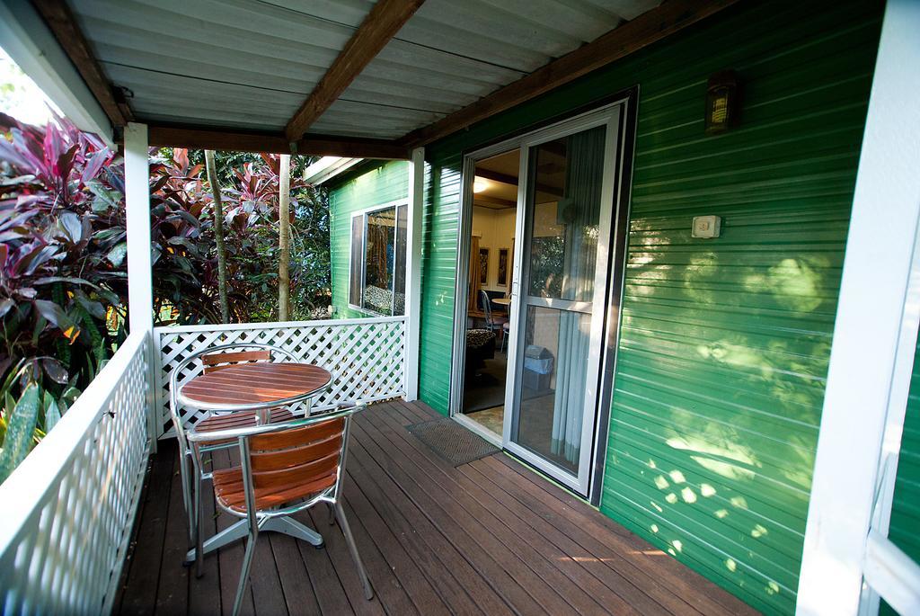 Lake Eacham Tourist Park & Cabins Номер фото