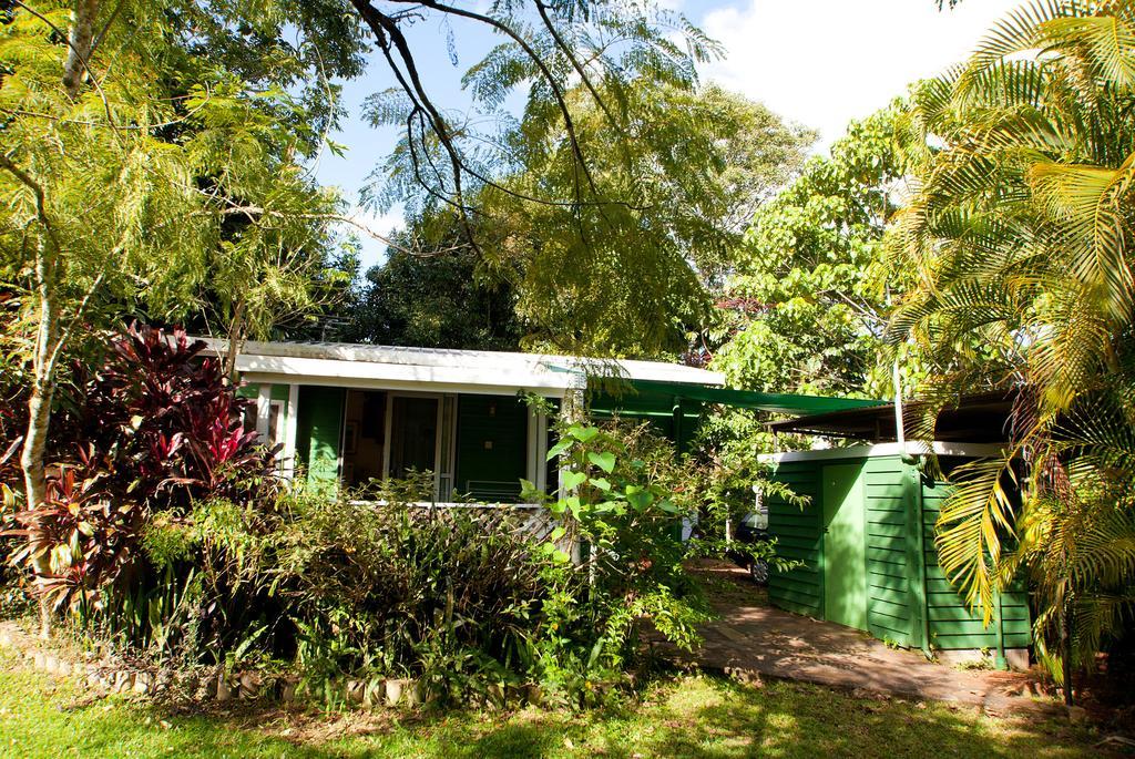 Lake Eacham Tourist Park & Cabins Номер фото