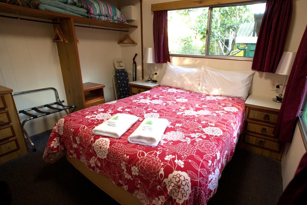 Lake Eacham Tourist Park & Cabins Номер фото