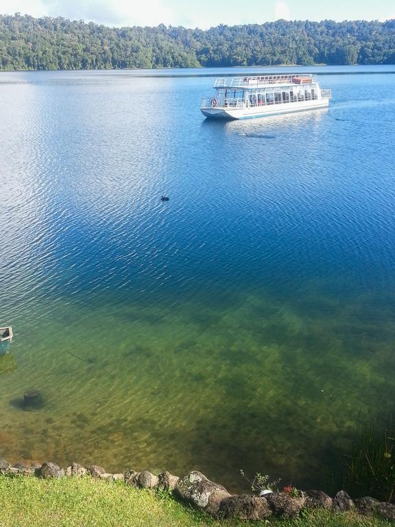 Lake Eacham Tourist Park & Cabins Екстер'єр фото