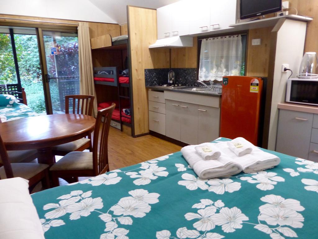 Lake Eacham Tourist Park & Cabins Екстер'єр фото