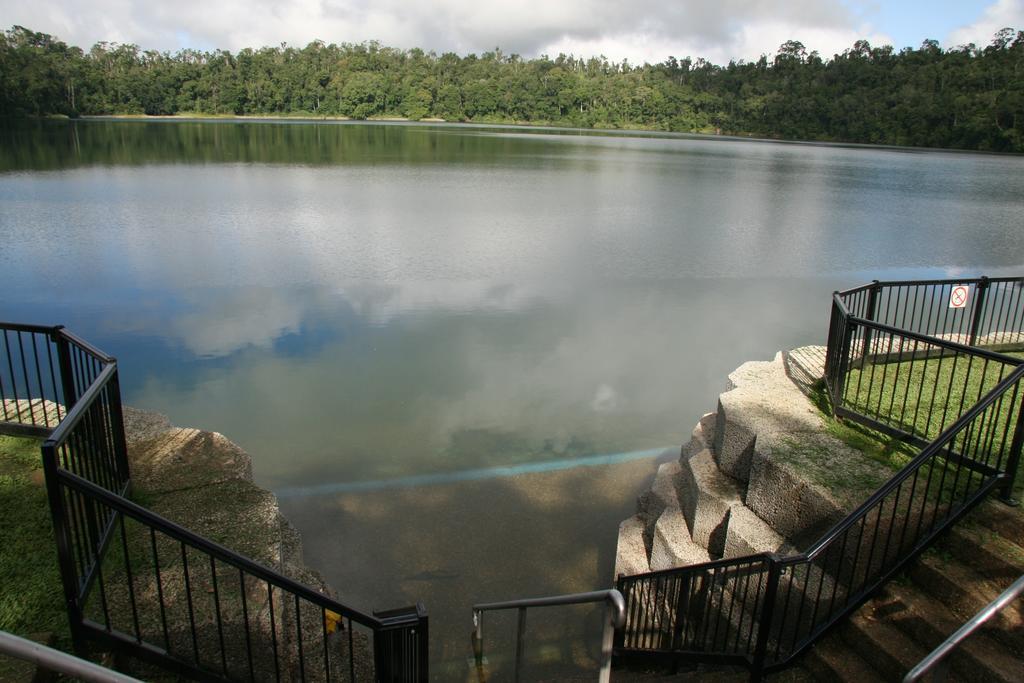 Lake Eacham Tourist Park & Cabins Екстер'єр фото