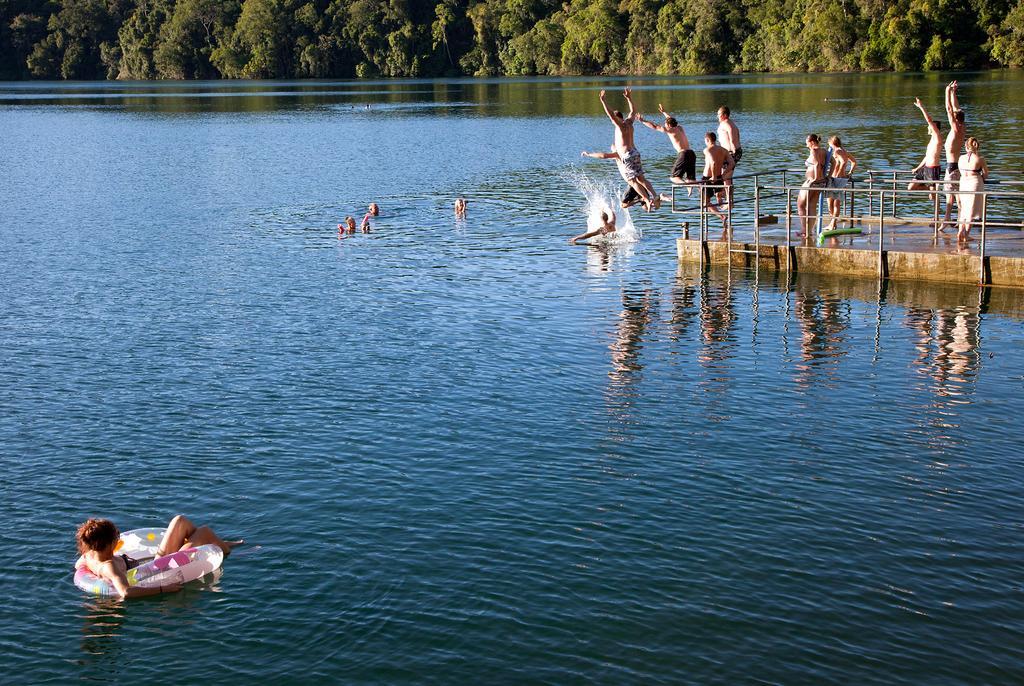 Lake Eacham Tourist Park & Cabins Екстер'єр фото