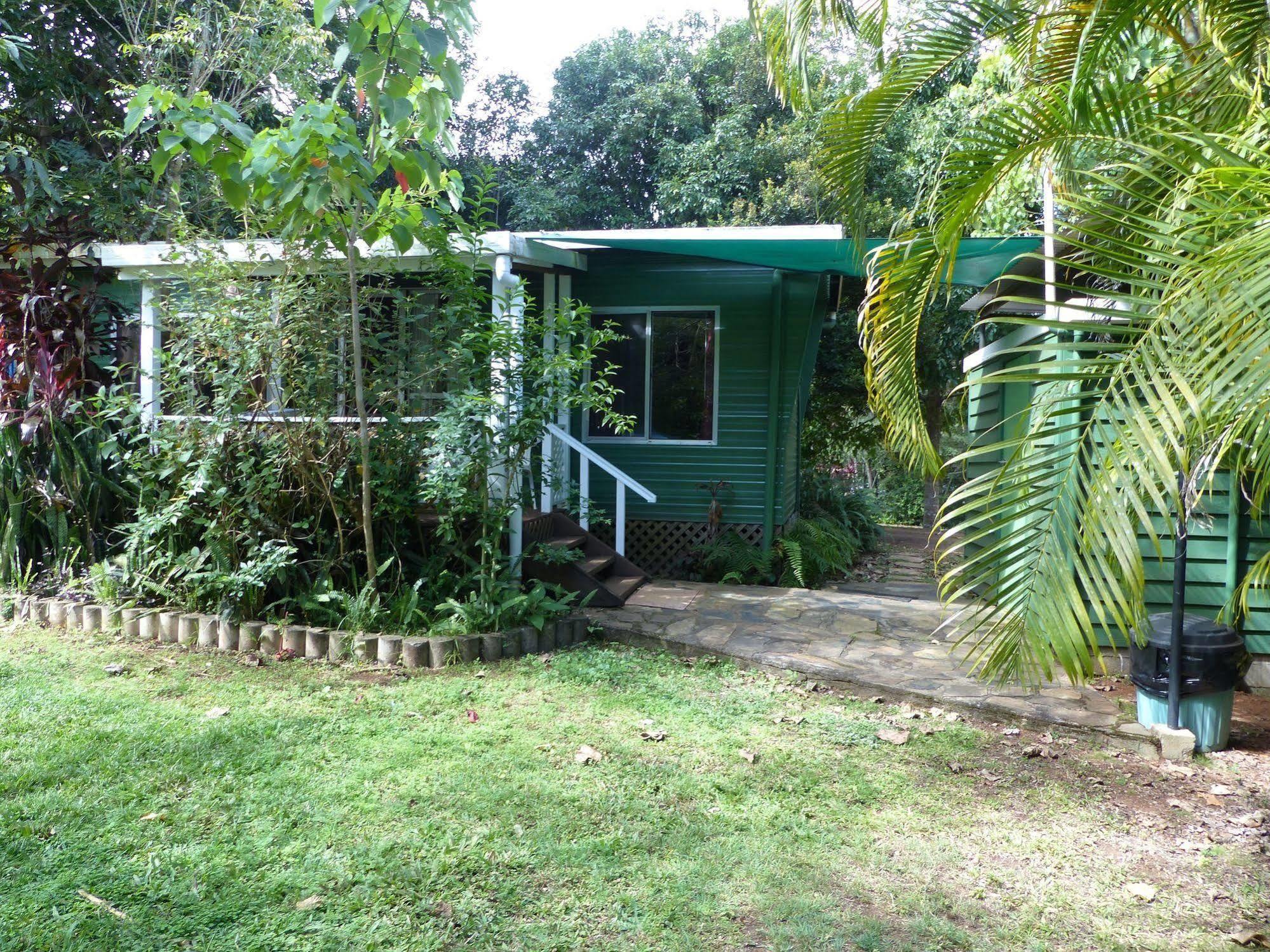 Lake Eacham Tourist Park & Cabins Екстер'єр фото