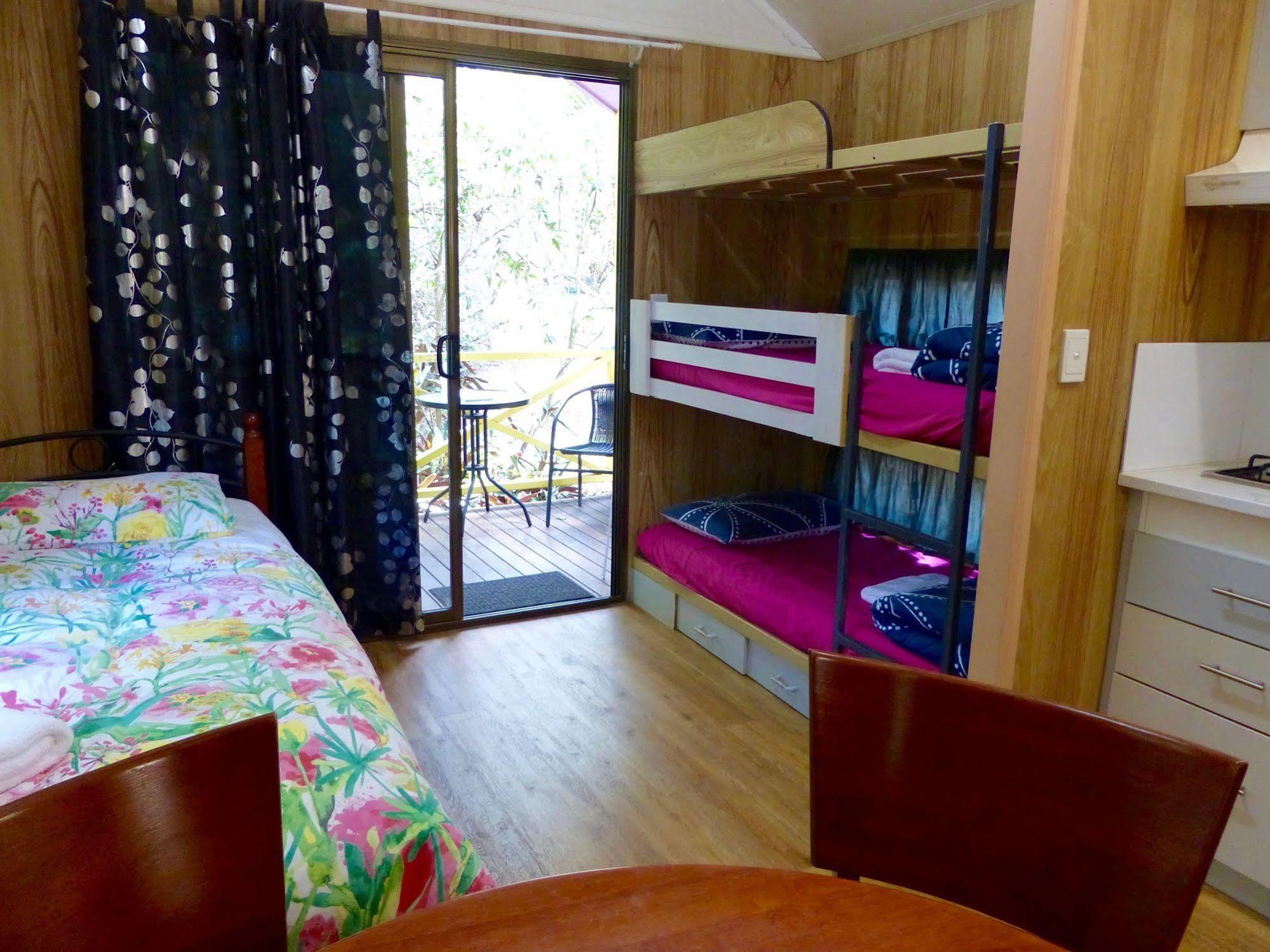 Lake Eacham Tourist Park & Cabins Екстер'єр фото
